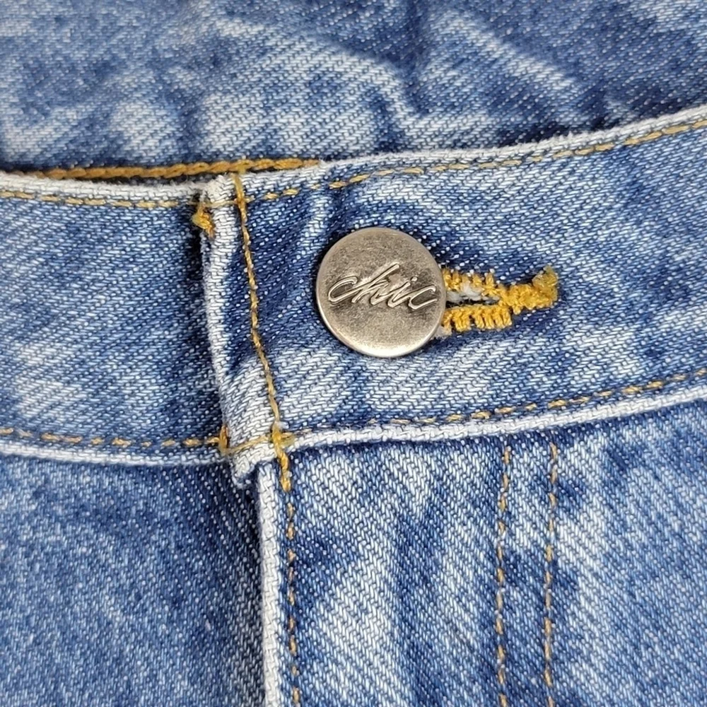 Chic NEW 90s Vintage Tapered Leg Relaxed Fit High Rise Medium Wash Mom Jeans
